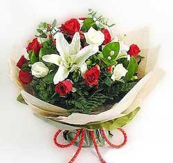 g�ller ve kazablanklardan g�rsel bir buket Tando�an Mah g�venli kaliteli h�zl� �i�ek 