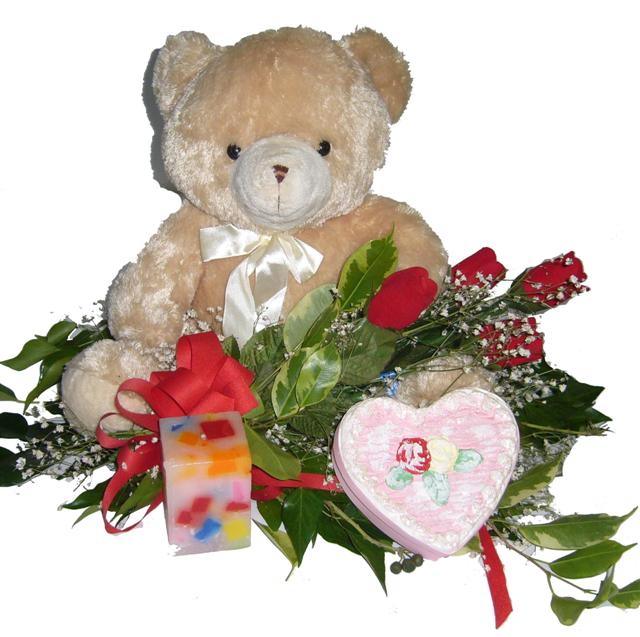 Sincan �nternetten �i�ek sipari�i  4 adet g�l , oyuncak , mum ve kutu �ikolata