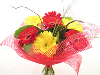 9 adet gerbera �i�eklerinden buket Mara�al�akmak Mah sevgilime hediye �i�ek 