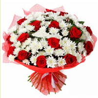 11 adet k�rm�z� g�l ve beyaz k�r �i�e�i Tando�an Mah g�venli kaliteli h�zl� �i�ek 