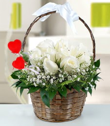 Sepet i�erisinde 7 adet beyaz g�l Atat�rk Mah yurti�i �i�ek sipari�i 