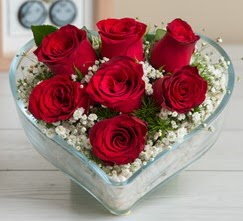 Kalp i�erisinde 7 adet k�rm�z� g�l Plevne Mahallesi �i�ek ma�azas� 