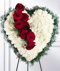 Menderes Mah �i�ek yolla , �i�ek g�nder  Kalp pano i�erisinde g�ller