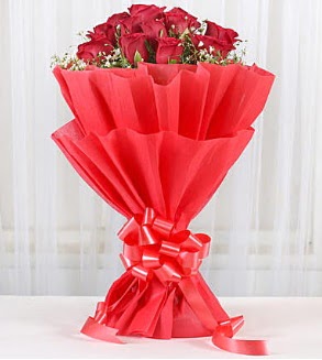12 adet k�rm�z� g�l buketi Malazgirt Mah anneler g�n� �i�ek yolla 