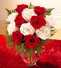 Gaziosmanpa�a Mah �i�ek g�nderme  5 adet kirmizi 5 adet beyaz g�l cam vazoda
