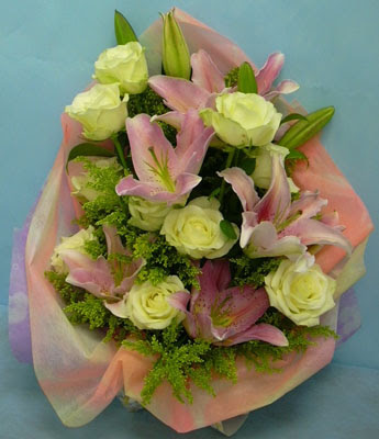 11 adet g�l ve 2 adet kazablanka buketi Tando�an Mah g�venli kaliteli h�zl� �i�ek 
