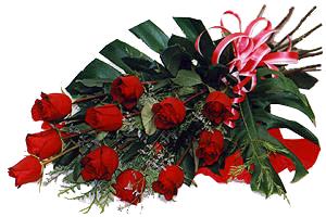 10 adet g�l buketi sade ve sik bir haldedir Yenikent online �i�ek�i  