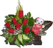 Gaziosmanpa�a Mah �i�ek g�nderme  Sandik i�erisinde 7 adet g�l , mum , oyuncak pelus