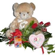 Sincan �nternetten �i�ek sipari�i  4 adet g�l , oyuncak , mum ve kutu �ikolata
