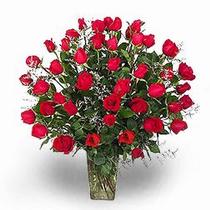 H�rriyet Mah 14 �ubat sevgililer g�n� �i�ek  11 adet kirmizi g�l cam yada mika vazoda sevenlere �zel vazo