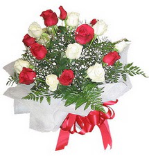 P�narba�� Mahallesi �i�ek�i adresleri  12 adet kirmizi ve beyaz g�ller buket