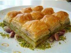tatli siparisi essiz lezzette 1 kilo fistikli baklava Atat�rk Mah yurti�i �i�ek sipari�i 