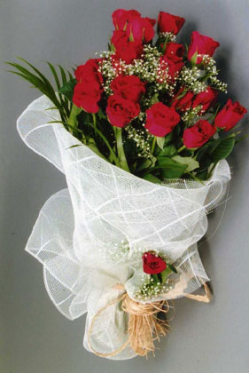 10 adet kirmizi g�llerden buket �i�egi Yunusemre Mah hediye �i�ek yolla 
