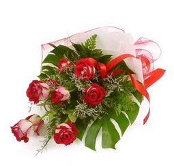 �i�ek g�nder 9 adet kirmizi g�l buketi Menderes Mah �i�ek yolla , �i�ek g�nder 