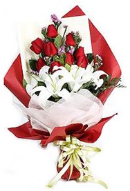 Malazgirt Mah anneler g�n� �i�ek yolla  9 adet g�l 2 adet kazablanka buketi