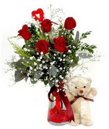 Yunusemre Mah hediye �i�ek yolla  5 adet kirmizi g�l ve pelus ayicik kalp �ubuk