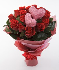 12 adet k�rm�z� g�l ve 2 adet kalp �ubuk Fatih online �i�ek g�nderme