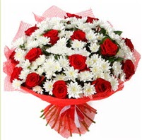 11 adet k�rm�z� g�l ve beyaz k�r �i�e�i Tando�an Mah g�venli kaliteli h�zl� �i�ek 