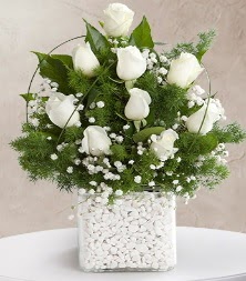 9 beyaz gül vazosu Maraşalçakmak Mah sevgilime hediye çiçek 