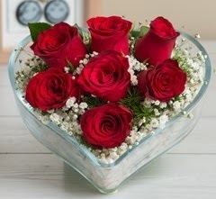 Kalp i�erisinde 7 adet k�rm�z� g�l Plevne Mahallesi �i�ek ma�azas� 