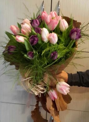 20 adet lale buketi �i�e�i Malazgirt Mah anneler g�n� �i�ek yolla 